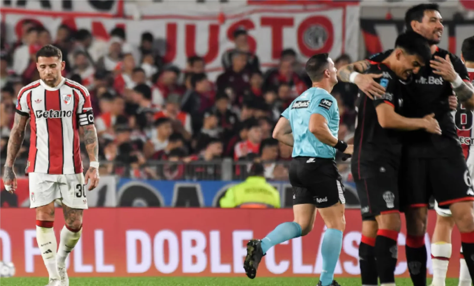 otamendi-se-fastidia-tras-nueva-derrota-de-river