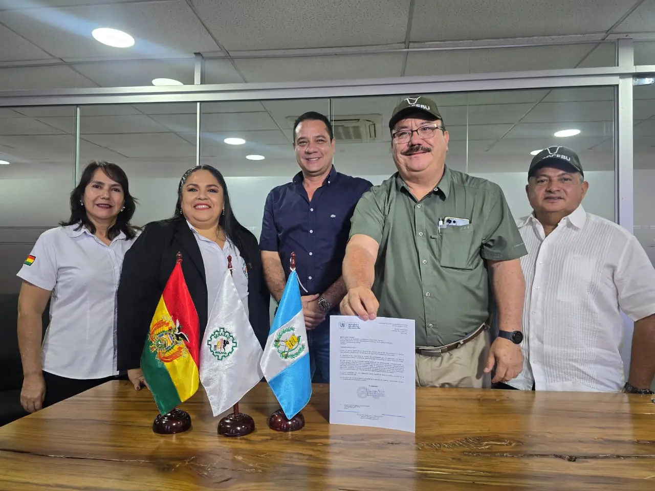concretan-exportacion-de-570-embriones-cebuino-a-guatemala