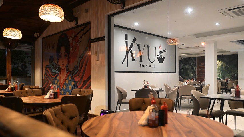 aan-tafel-bij…-kyu-pho