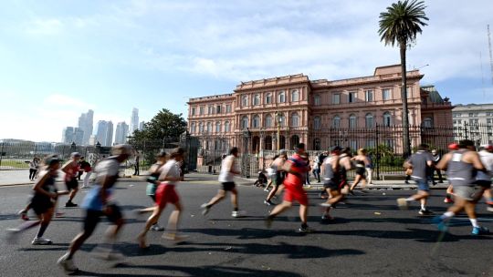 kenyan-runner-chumba-wins-buenos-aires-marathon