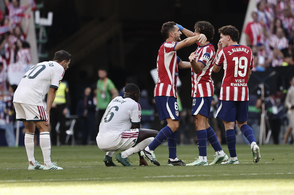 atletico-asesta-dura-derrota-al-real-madrid-y-lo-manda-al-tercer-puesto-de-laliga,-a-seis-puntos-del-barcelona