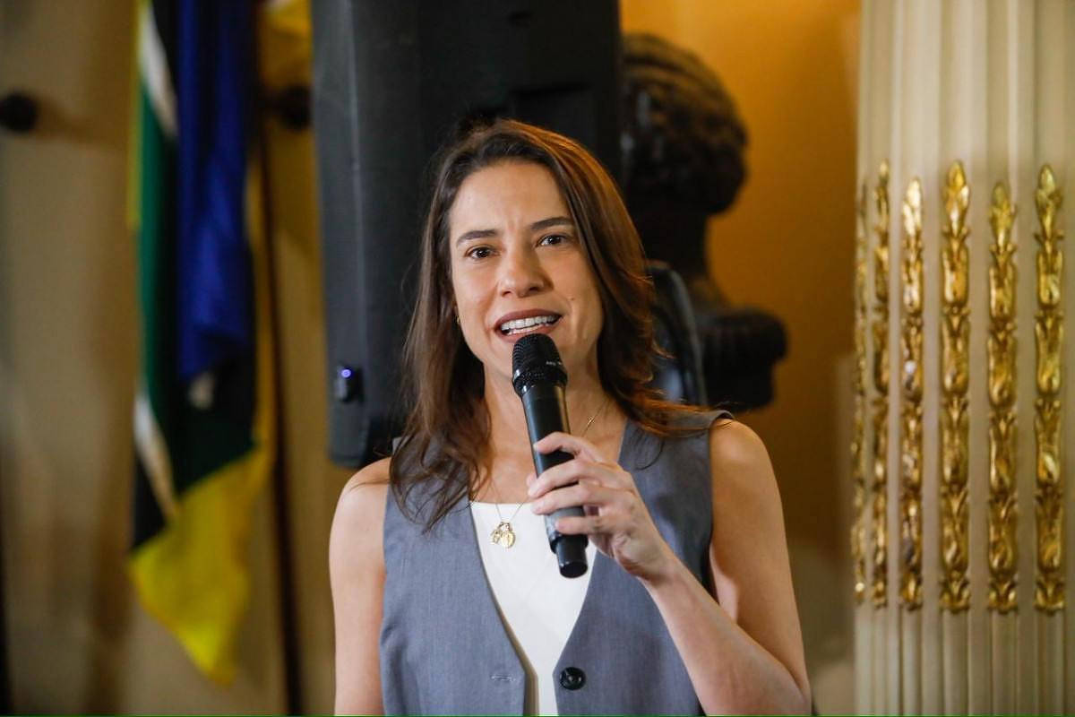raquel-lyra-sugere-laqueadura-sem-aval-de-mulher;-governadora-pede-desculpa