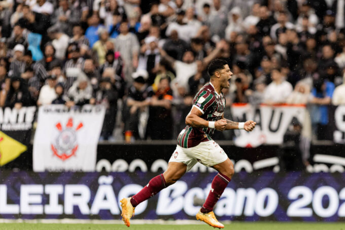 fluminense-impoe-sexta-derrota-consecutiva-ao-corinthians-no-brasileiro