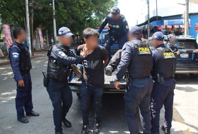 persecucion-en-la-democracia,-escuintla,-termina-con-la-captura-de-tres-presuntos-roba-carros