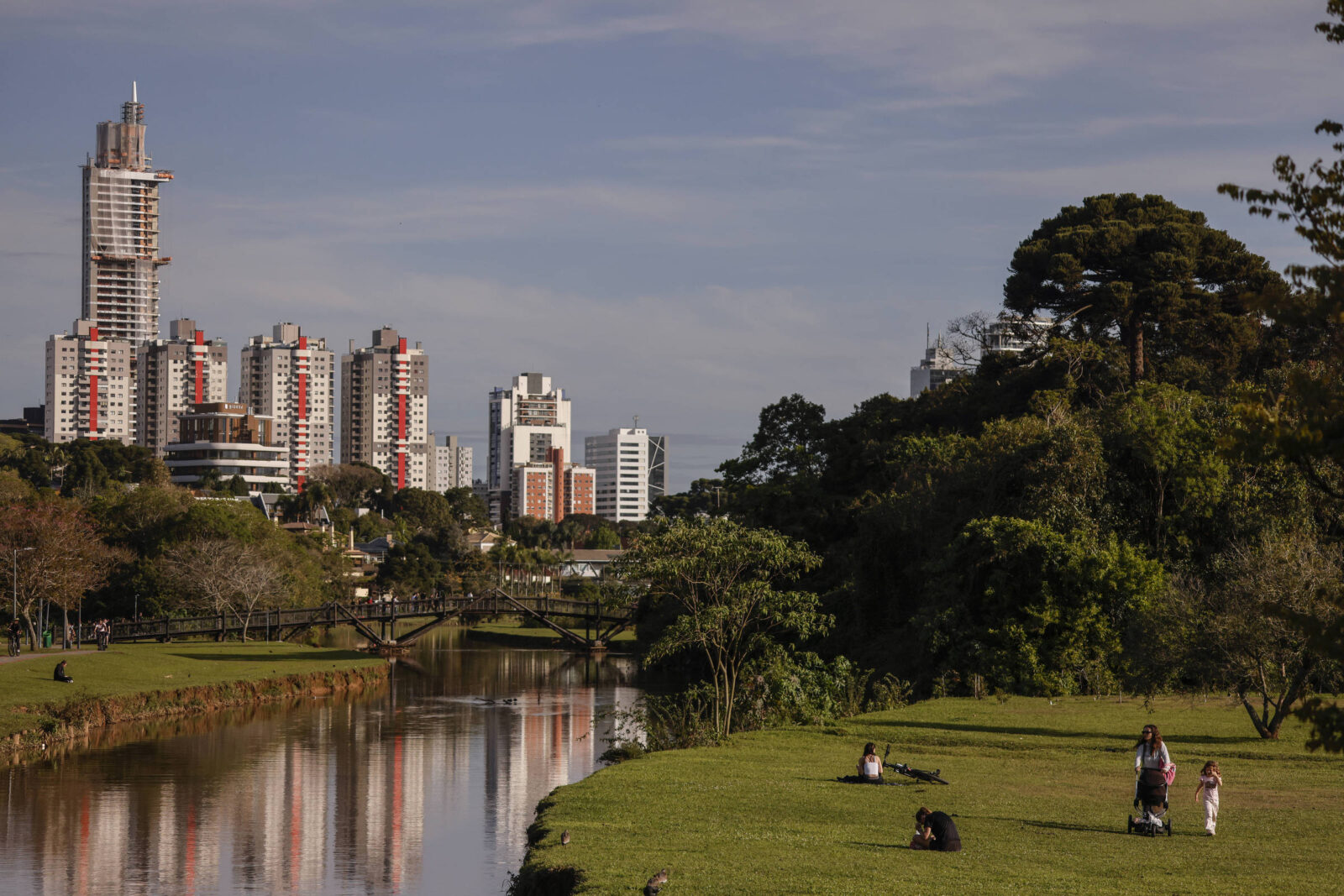pr,-ce-e-sp-sao-mais-eficientes,-aponta-ranking-da-folha;-estados-com-maior-receita-por-habitante-ficam-entre-os-ultimos