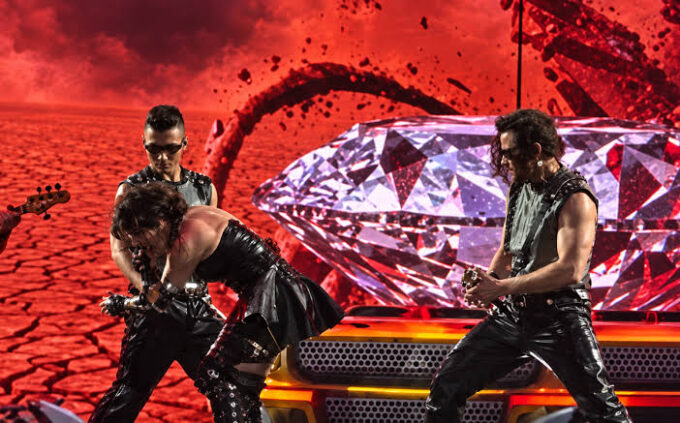 (video)-¡se-descadero-en-medio-de-su-concierto!