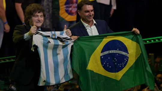 milei’s-chainsaw-inspires-bolsonaro-to-wield-scissors-in-brazil-election