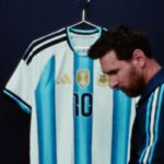 «una-camiseta-para-toda-la-vida»:-messi-presenta-la-piel-de-su-ultimo-adios-con-la-albiceleste