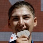 se-disfrazaba-de-hombre-para-poder-entrenar,-escapo-de-los-talibanes-y-gano-medalla-en-los-juegos-asiaticos:-la-historia-de-la-ciclista-afgana-fariba-hashimi