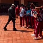 (video)-¡musicos-de-“qmbia-juan”-sorprendieron-con-un-concierto-gratirola-en-su-ex-cole!