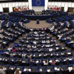 alicher ousmanov-et-mikhail fridman,-deux-oligarques-russes-reputes-proches-de-vladimir-poutine,-echappent-aux-sanctions-europeennes,-provoquant-la-frustration-au-sein-de-l’ue