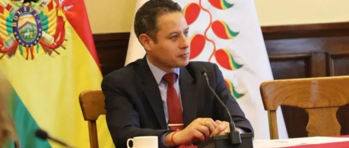 lara-evoca-el-articulo-169-de-la-cpe-y-se-proclama-presidente