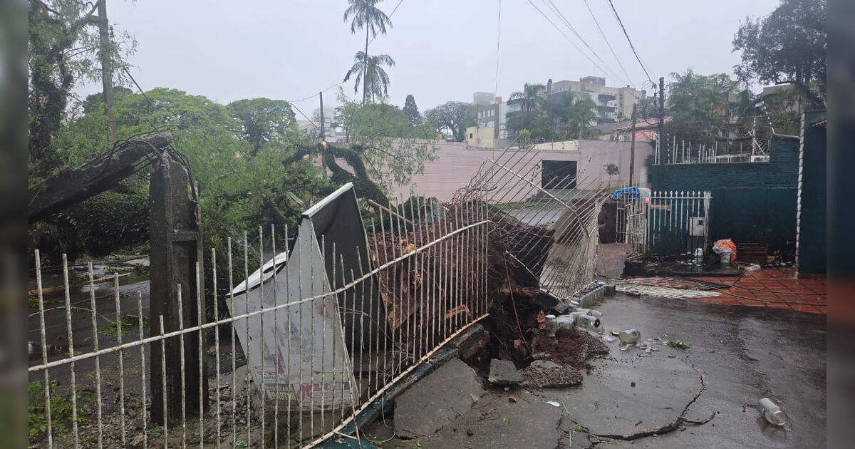“estava-acabando-o-mundo”:-moradores-relatam-medo-durante-temporal-em-apucarana