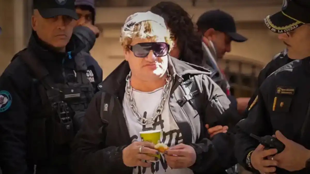 ¿ka’ure?-ex-cantante-de-viejas-locas-e-intoxicados-choco-en-un-surtidor