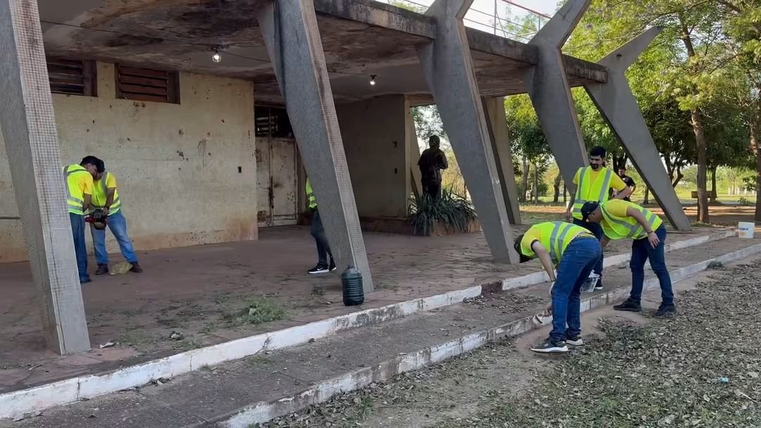 ¡presos-salieron-a-laburar-y-limpiar-un-monumento!