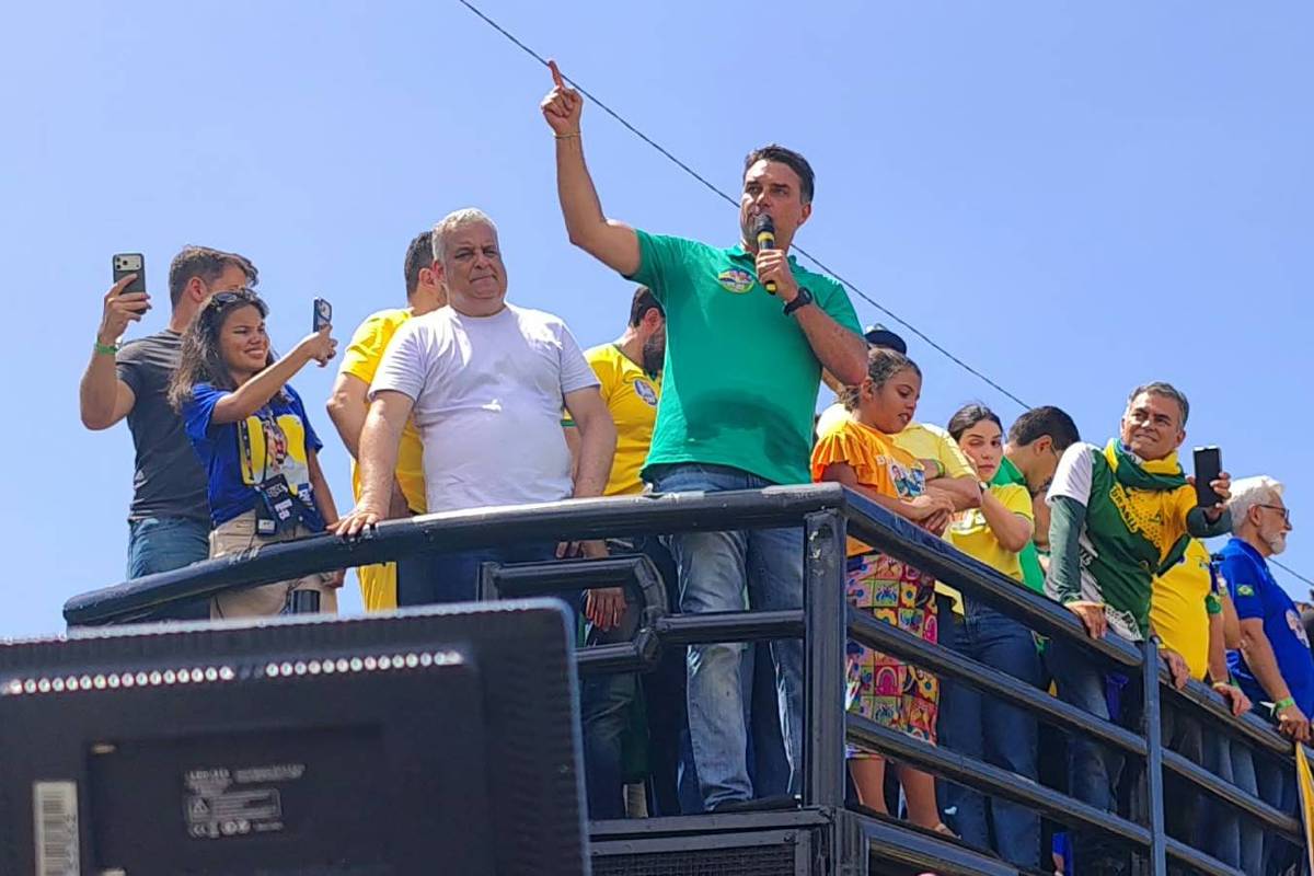 flavio-bolsonaro-ataca-dino-em-reduto-de-ministro-do-stf