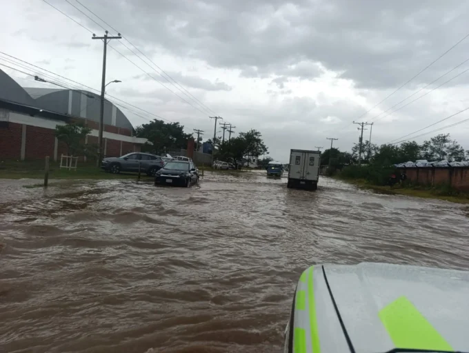 santa-cruz:-lluvias-provocan-crecidas-en-los-rios-y-emergencias