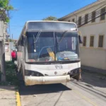 foco-de-incivilidades-y-delitos:-retiraran-bus-abandonado-en-pleno-casco-historico-de-la-serena
