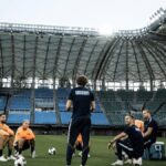 diego-forlan-prepara-su-estreno-con-la-seleccion-uruguaya-en-japon:-los-futbolistas-que-llegaron-y-los-que-faltan,-a-dos-dias-del-debut-del-entrenador