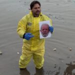 candidato-entra-no-rio-tiete-para-protestar-contra-poluicao-e-corrupcao
