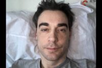 arnaud-denis,-ator-frances-que-criou-coletivo-de-vitimas-de-proteses-de-hernia,-morre-por-eutanasia-na-belgica