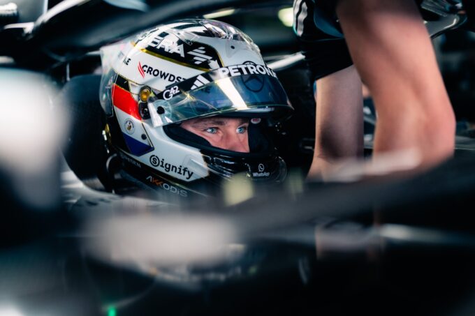 joshua-sigue-escribiendo-historia-y-ya-manejo-un-coche-de-formula-1