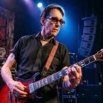 fundador-do-dead-kennedys,-east-bay-ray-recebe-diagnostico-de-parkinson