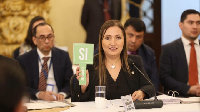 claudia-paredes-presenta-denuncias-por-venta-de-plazas-dias-despues-de-la-orden-de-la-corte-suprema