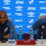 “hay-que-dejarlo-que-disfrute”:-la-sonrisa-y-lo-que-dijo-luis-mejia-sobre-el-euforico-festejo-de-daniel-carreno-tras-el-triunfo-de-nacional-ante-defensor-sporting