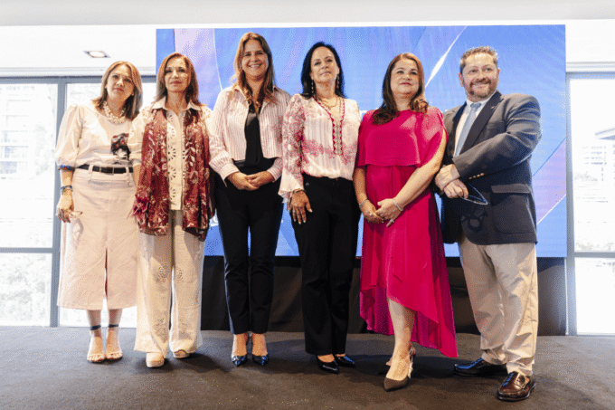 manos-que-salvan:-la-campana-de-agua-pura-salvavidas-y-fundecan