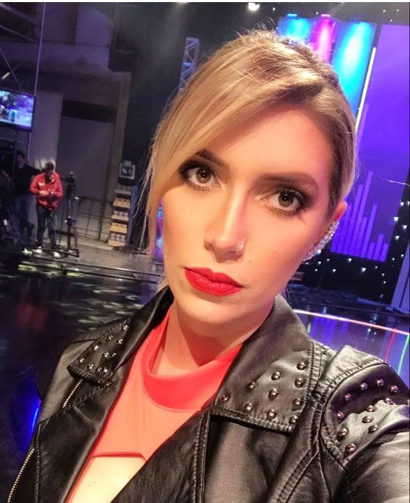ypochyro-carmina-porque-le-dijeron-“amaneciste-con-la-tanga-cruzada”