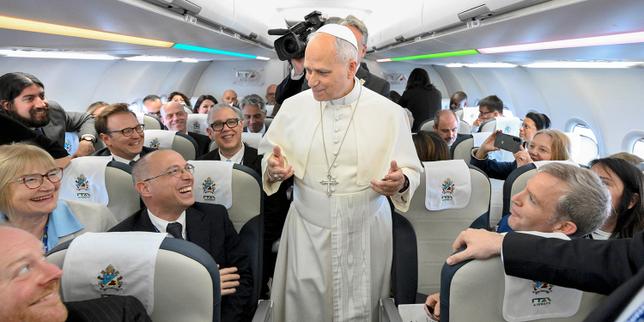 visite-du-pape-en-france :-dans-les-coulisses-des-trajets-en-avion-de-leon-xiv