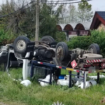 choque-entre-tres-camiones-y-una-camioneta-termino-con-un-vuelco-en-canelones:-dos-personas-resultaron-heridas