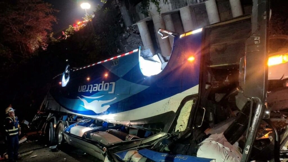 tragedia-en-aguachica-(cesar):-un-bus-de-copetran-cayo-a-una-quebrada-tras-salirse-de-la-via-dejando-tres-muertos-y-doce-heridos