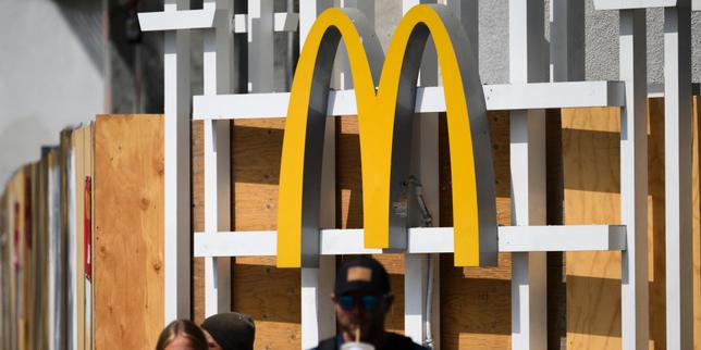 « wall-street-a-accueilli-le-nouveau-plan-strategique-de-mcdo-avec-l’air-epouvante-d’un-vegetarien-devant-un-big-mac »