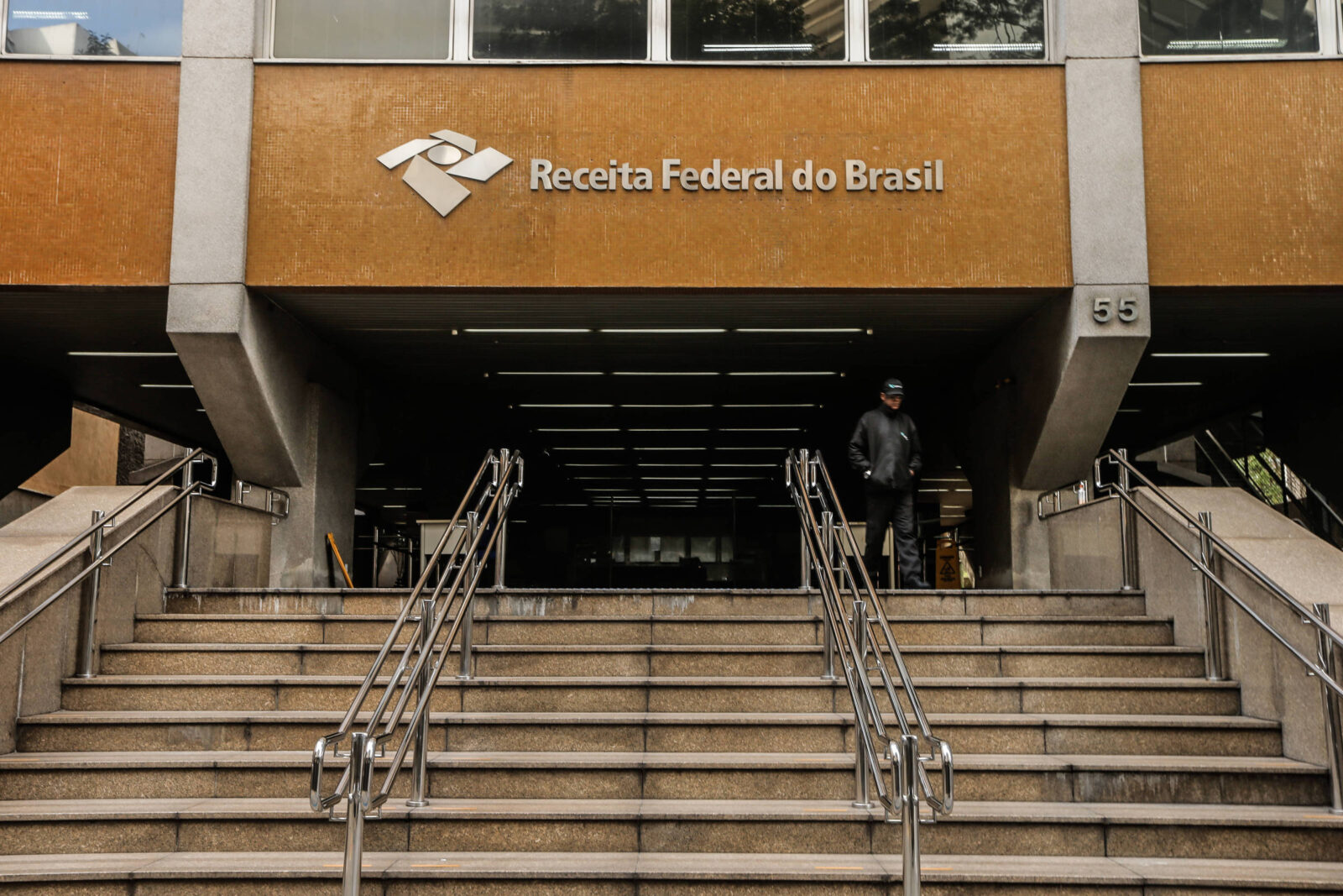 receita,-bc-e-camara-dos-deputados-tem-concursos-previstos;-veja-vagas