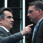 flavio-bolsonaro-procura-uniao-pp,-que-avalia-apoio-no-2o-turno-com-garantia-para-alcolumbre-no-senado