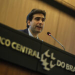 bc-reduz-para-1,8%-previsao-de-crescimento-do-pib-neste-ano-e-estima-avanco-de-1,4%-em-2027