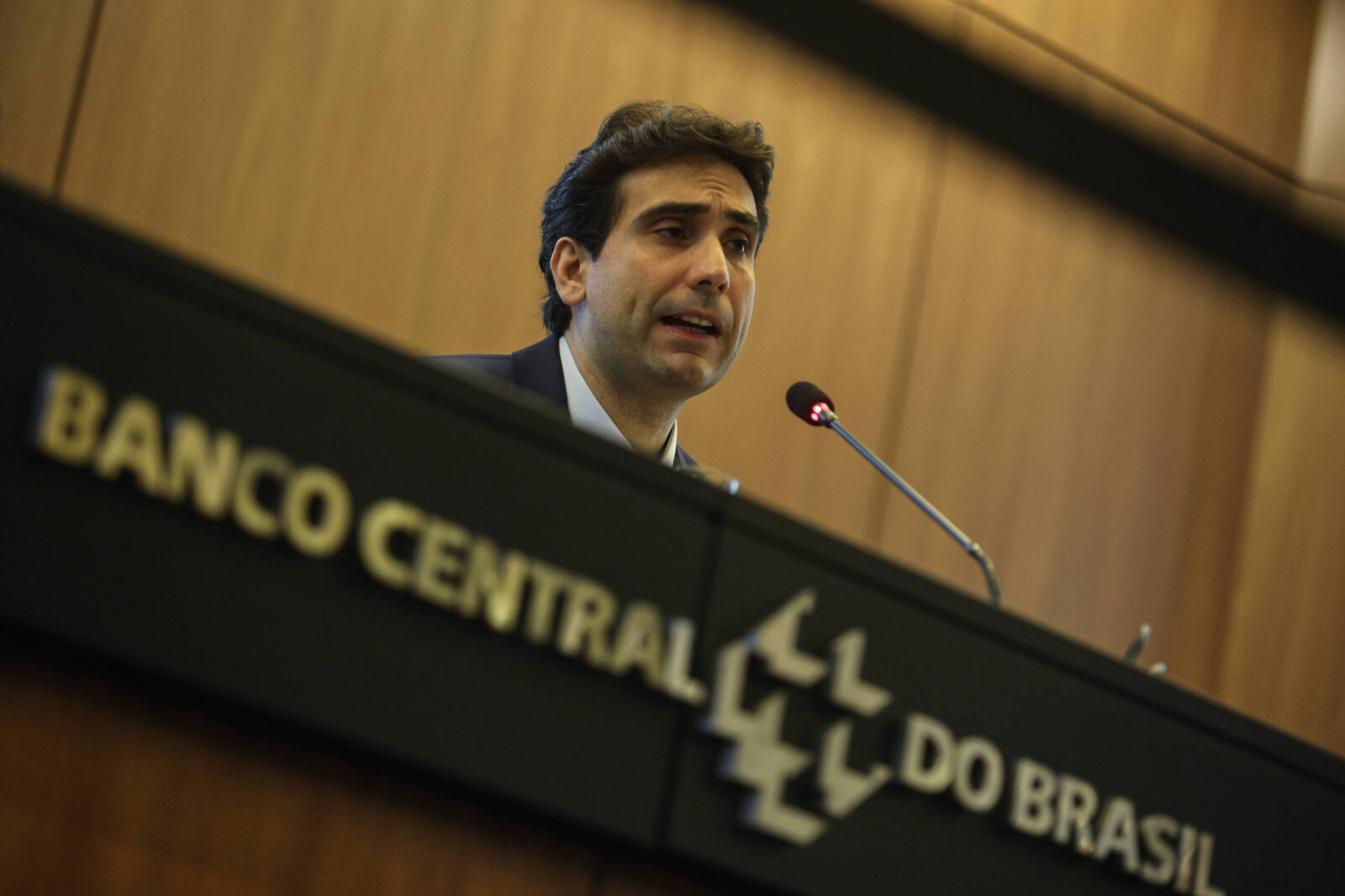 bc-reduz-para-1,8%-previsao-de-crescimento-do-pib-neste-ano-e-estima-avanco-de-1,4%-em-2027