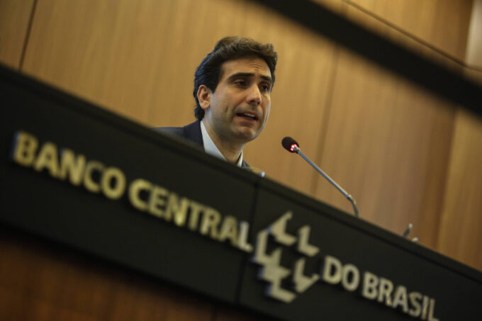 bc-reduz-para-1,8%-previsao-de-crescimento-do-pib-neste-ano-e-estima-avanco-de-1,4%-em-2027