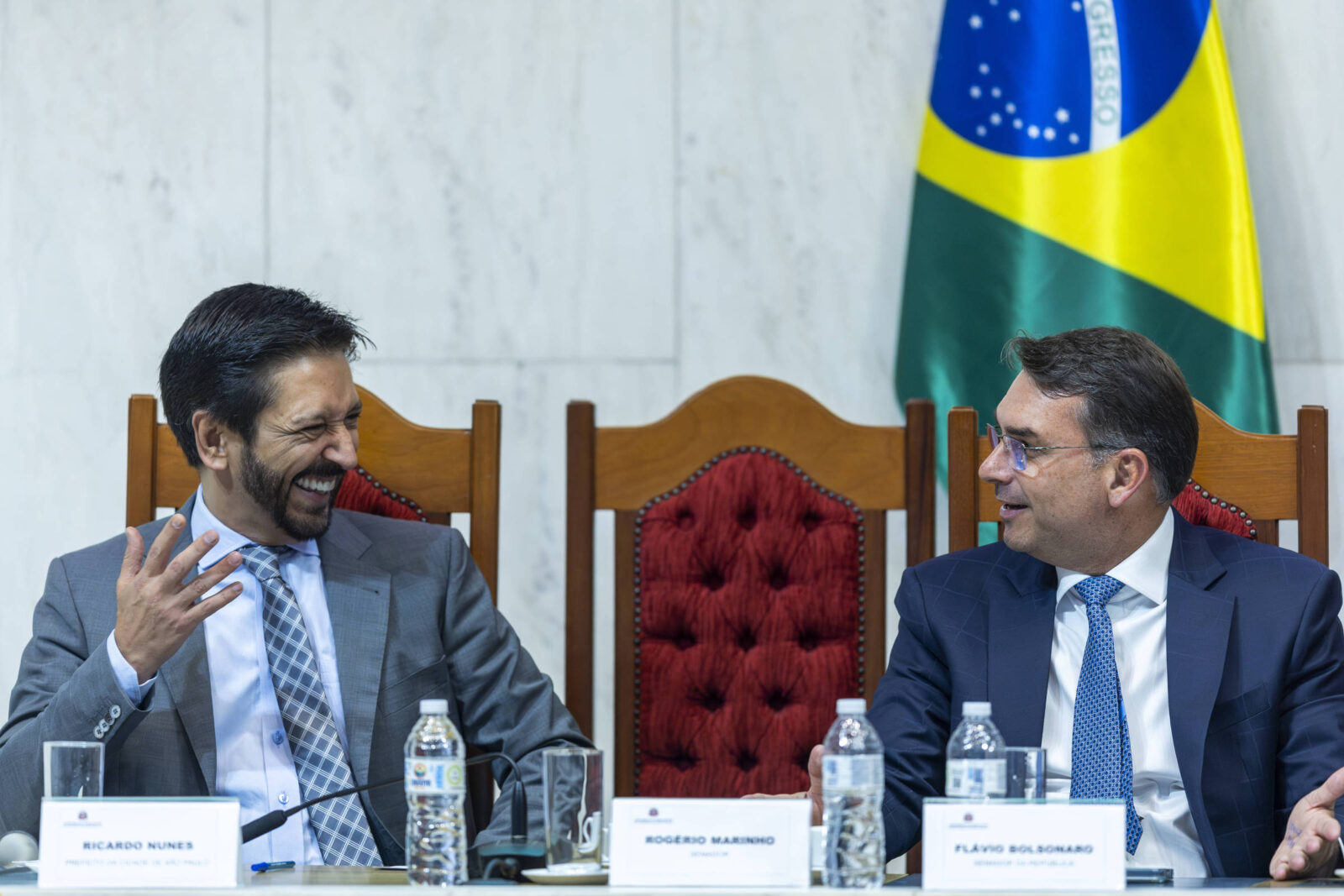 nunes-diz-que-nao-se-ofendeu-por-flavio-ter-sugerido-que-ele-seja-atendido-em-hospital-veterinario