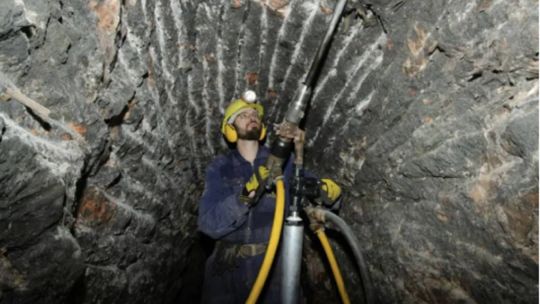 descubren-una-milenaria-red-de-tuneles-ocultos-bajo-una-mina-de-sal-en-austria