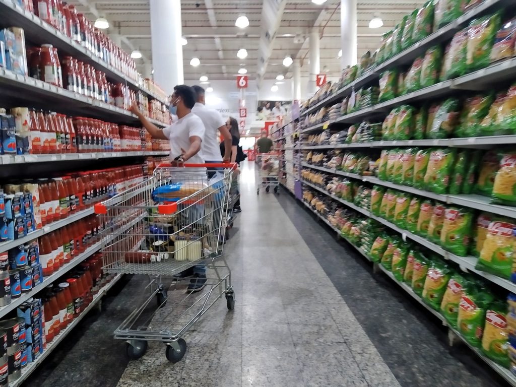 60%-de-los-ingresos-de-los-venezolanos-se-va-en-alimentos,-afirma-ansa