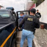 por-cargar-mas-q165-mil-en-efectivo-y-una-pistola,-detienen-a-hombre-en-la-zona-6