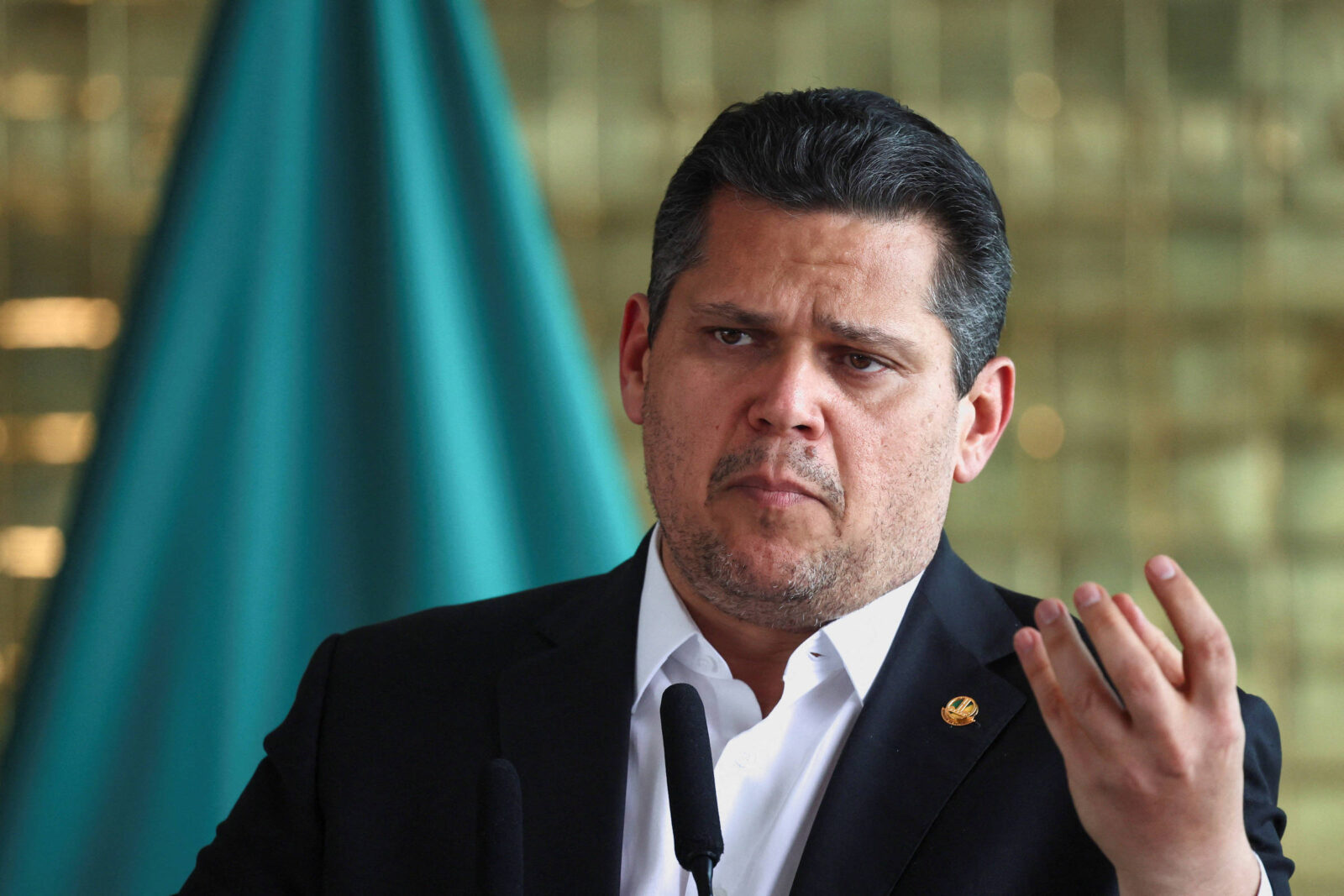 mensagens-apontam-relacao-de-proximidade-entre-alcolumbre-e-vorcaro