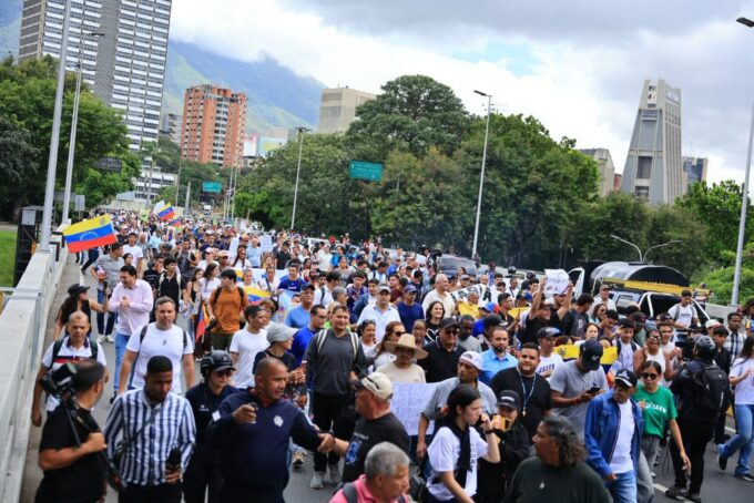 concentracion-en-plaza-venezuela-reclama-el-regreso-de-maria-corina-machado