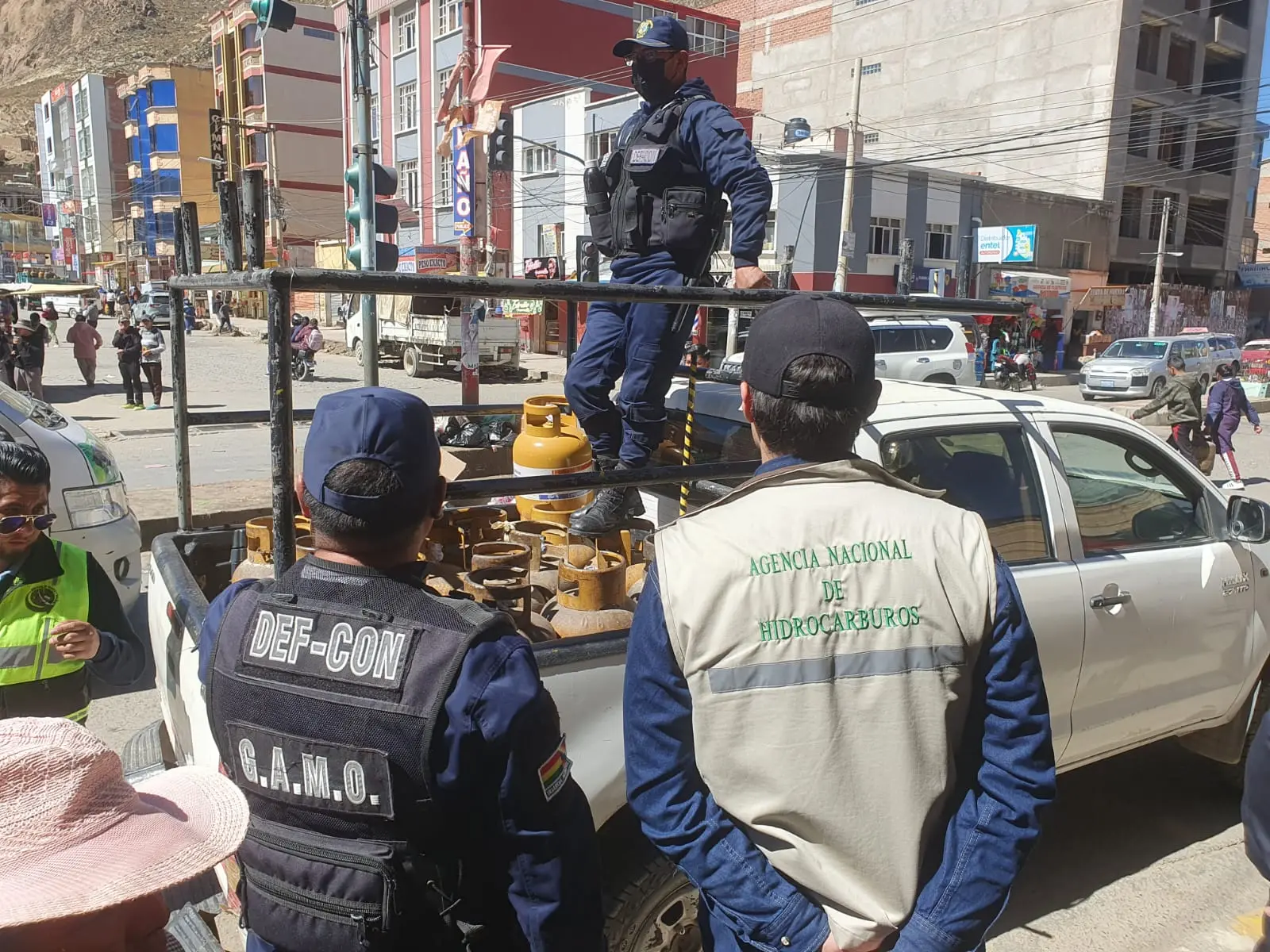 anh-decomisa-mas-de-30-garrafas-de-glp-acopiadas-y-revendidas-irregularmente-en-oruro
