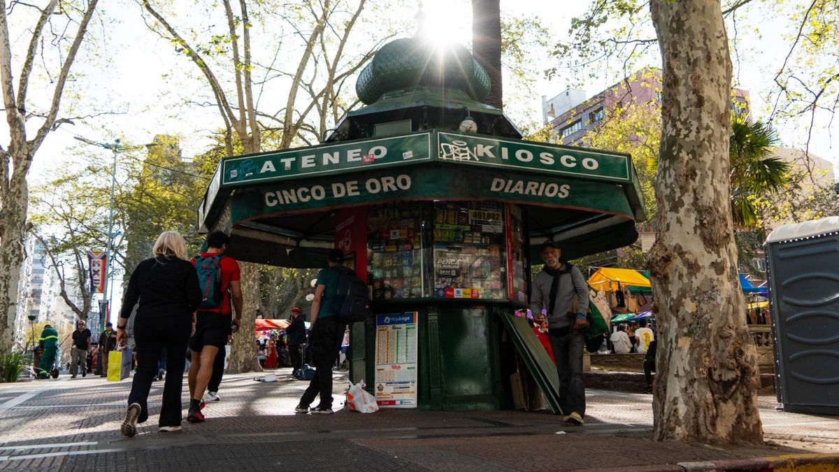 al-rescate-de-los-kioscos:-im-habilita-venta-de-cafe,-snacks-y-accesorios-de-celular-y-reduce-el-canon-para-un-sector-en-caida