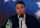 vai-chutar-a-santa?-flavio-corre-para-apagar-incendio-de-guerra-espiritual