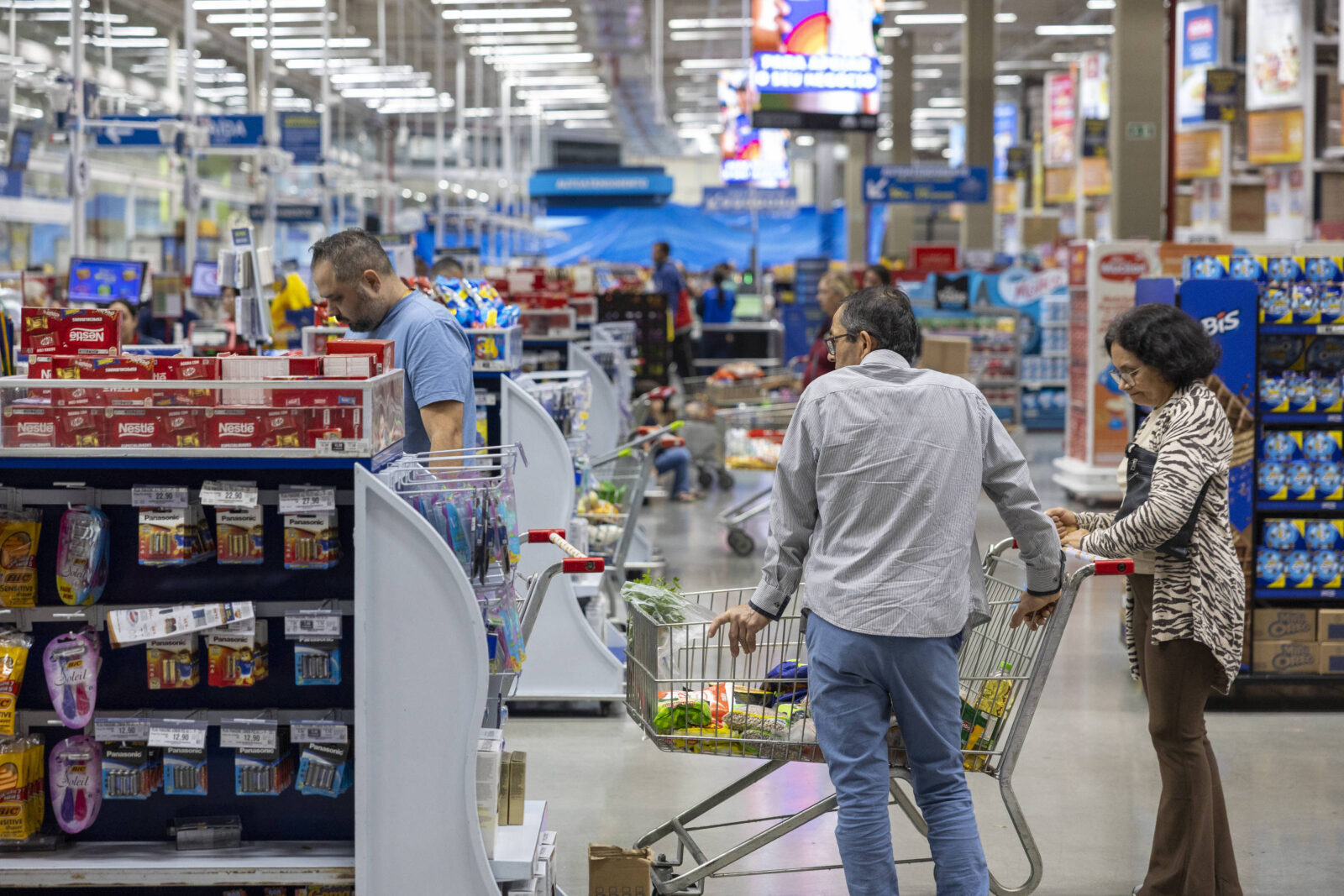 ipca-15-deixa-deflacao-para-tras-e-sobe-0,7%-em-setembro,-acima-do-esperado